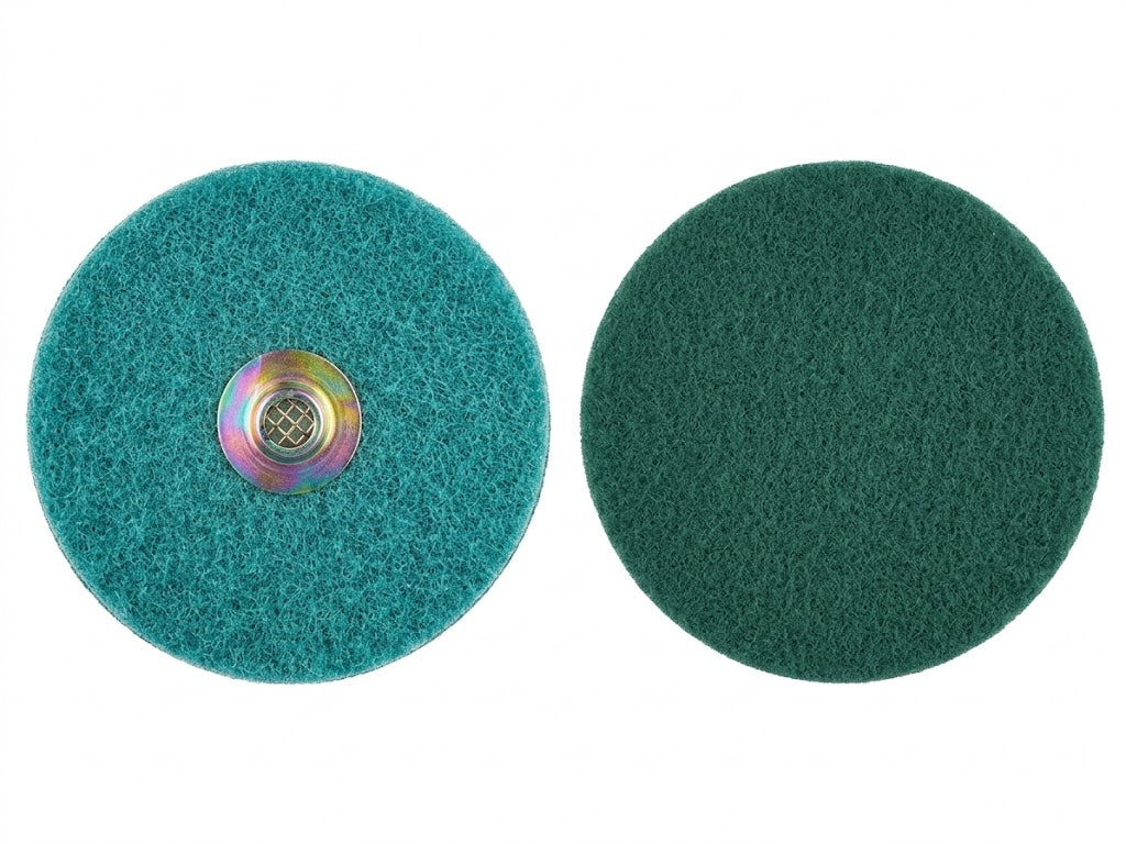 Partsmaster Q/C Prep Disc 100mm in der Körnung Fine (Fein). Grüne Vlies-Schleifscheibe mit metallischer Schnellspann-Aufnahme (Quick-Change) inklusive weißer Originalverpackung.